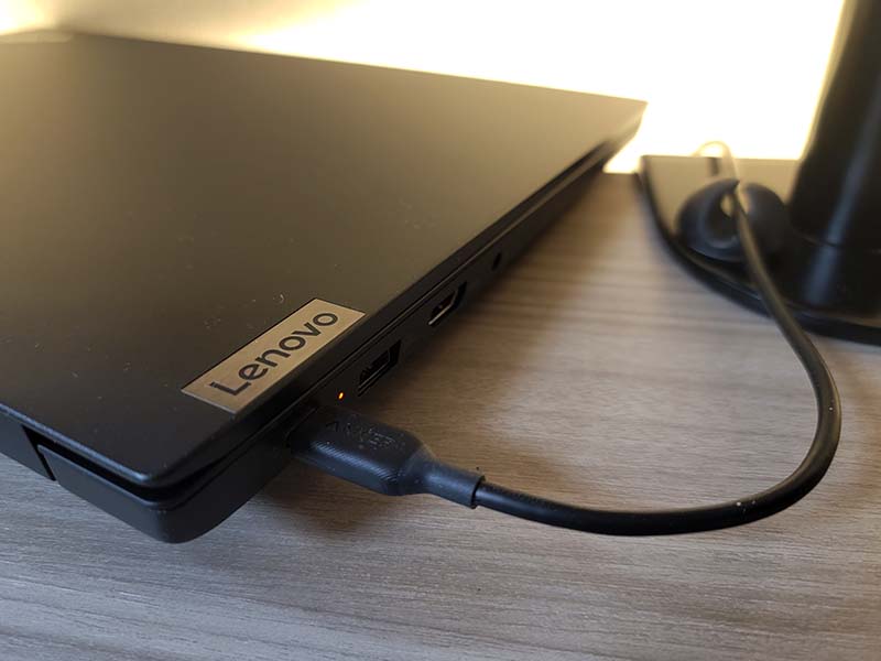 レノボ ThinkPad E14 Gen2をUSB-PDで急速充電しているところ