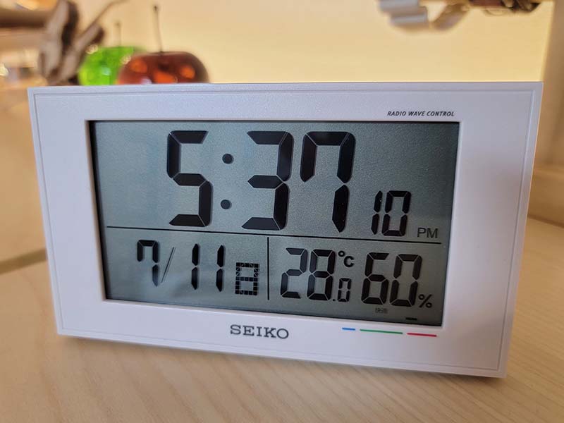 シンプルなSEIKOの置き時計「BC402W」