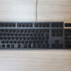 REALFORCE A R2A-JP4-BKのキーキャップを、キープラーで全部抜き終わったところ