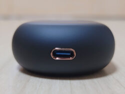 SOUNDPEATS Air4 充電用USB Type-Cポート