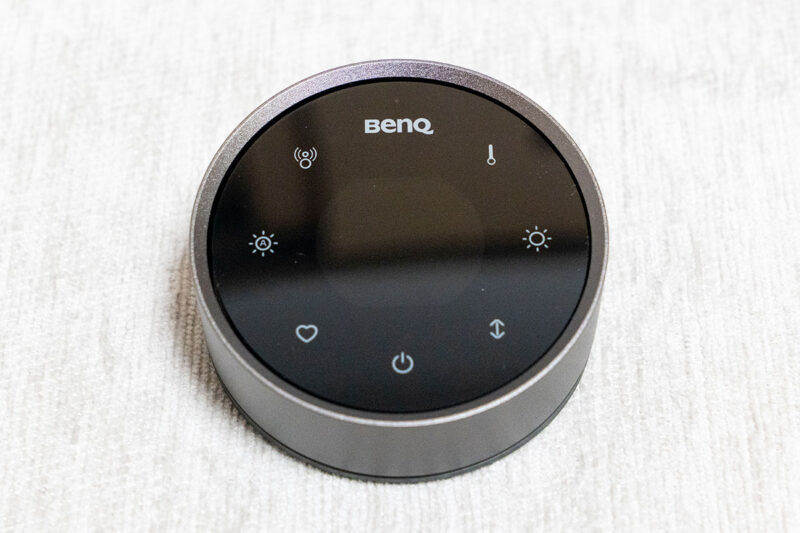 「BenQ ScreenBar Halo 2」 ワイヤレスリモコン 表面